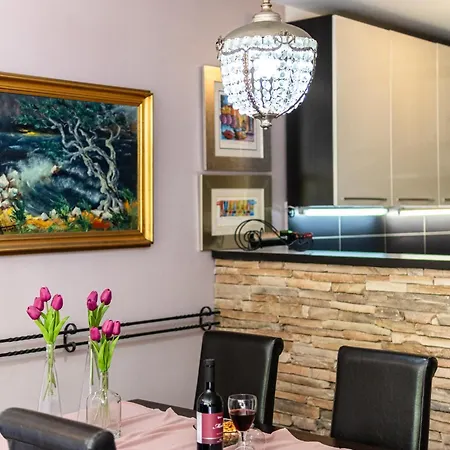 Apartment Beautiful With Garden And Terrace *