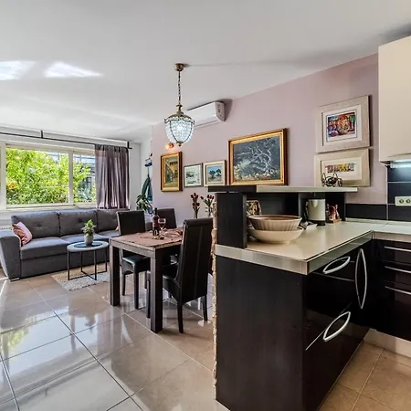 Apartment Beautiful With Garden And Terrace *