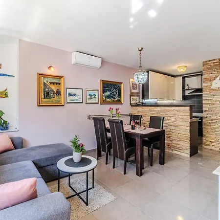 Beautiful With Garden And Terrace Apartamento