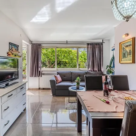 Apartment Beautiful With Garden And Terrace Split