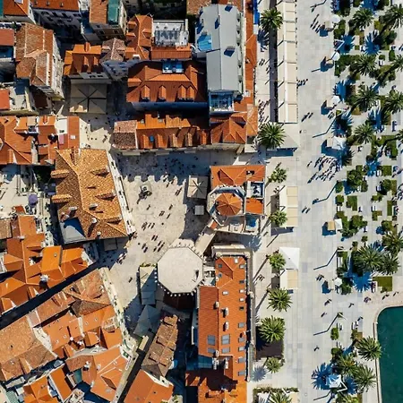 Beautiful With Garden And Terrace سبليت